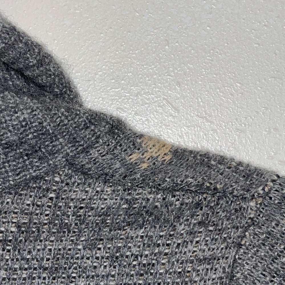 Woolrich full zip sweater / cardigan. Size medium Good to fair condition. - Picture 5 of 5